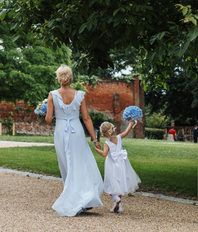 Roles in a wedding bridesmaids