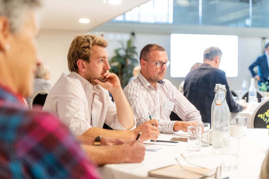 How to run a business brainstorming session off-site male attendees