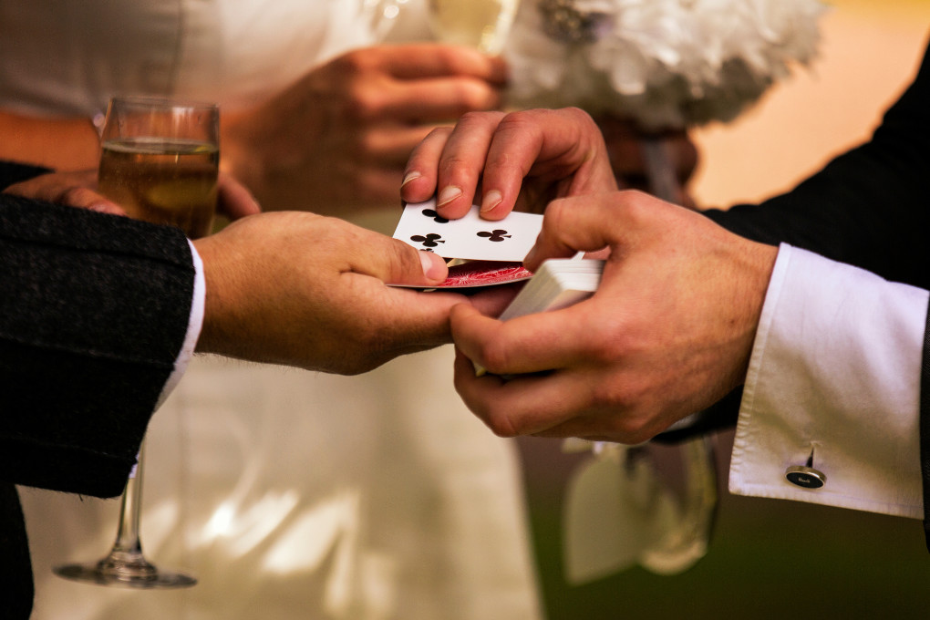 How to choose entertainment for your wedding magician