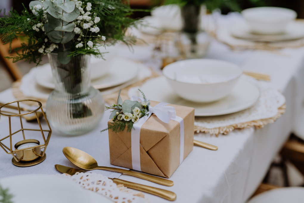 How to Choose the Perfect Wedding Party Gifts gift on wedding table